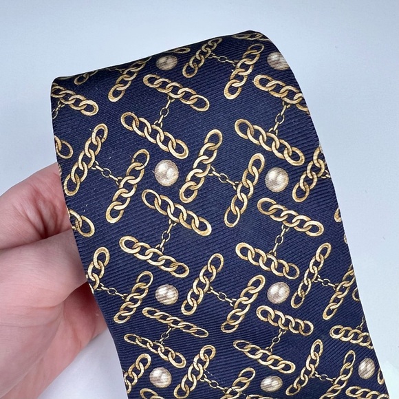 Chanel Navy Tie with Gold Chain Pattern - Picture 2 of 5